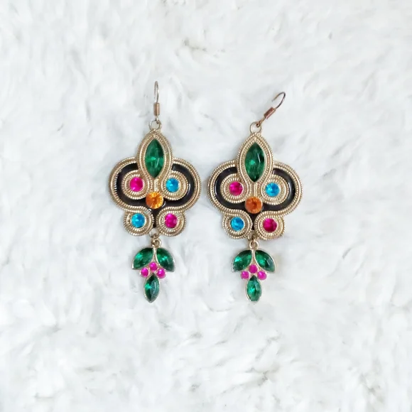 💮3/$30💮 Large Abstract Rhinestone Dangle Earrings - Picture 2 of 5